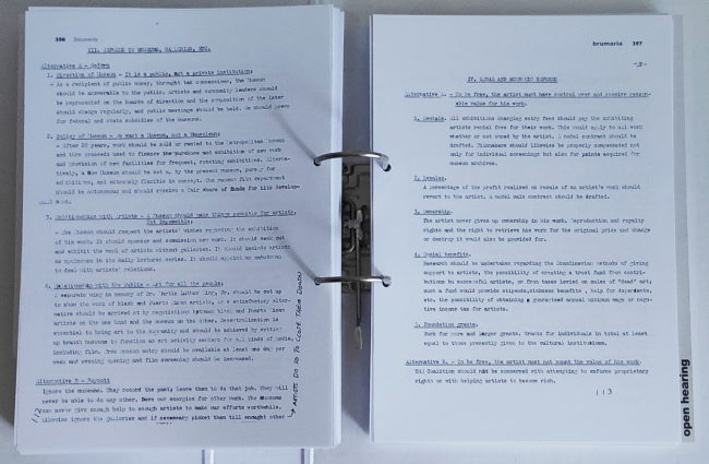 Páginas interiores de <em>Art Workers’ Coalition</em>, Madrid, Brumaria, 2010