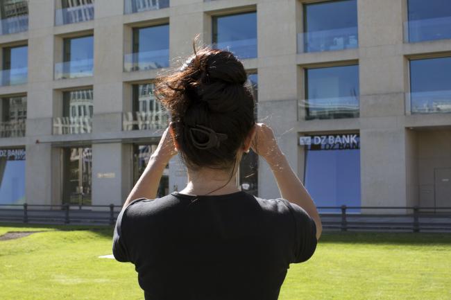 Hito Steyerl, <em>Abstract</em> [Resumen, 2012]. Imagen CC 4.0 Hito Steyerl. Cortesía de la artista y Andrew Kreps Gallery, New York y Esther Schipper, Berlín