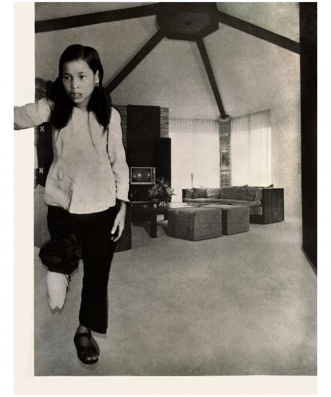 Martha Rosler, "Tron (Amputee)", from the series <em>House Beautiful: Bringing the War Home</em> [Tron (Amputada), de la serie Casa preciosa. Trayendo la guerra al hogar, ca. 1967-1972] 