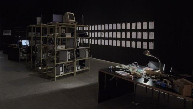 Vista de la exposición <em>Daniel G. Andújar. Sistema operativo</em>, 2015. Museo Reina Sofía