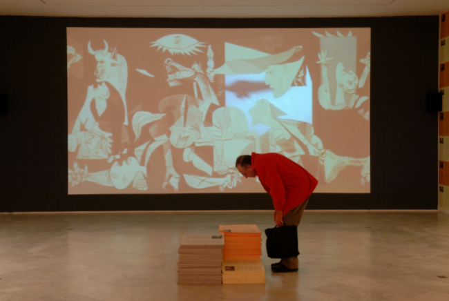 Vista de la instalación creada por RETORT para la segunda Bienal de Arte Contemporáneo de Sevilla (BIACS 2, 26 de octubre, 2006-15 de enero, 2007). Fotografía: Guillermo Mendo (CAAC)