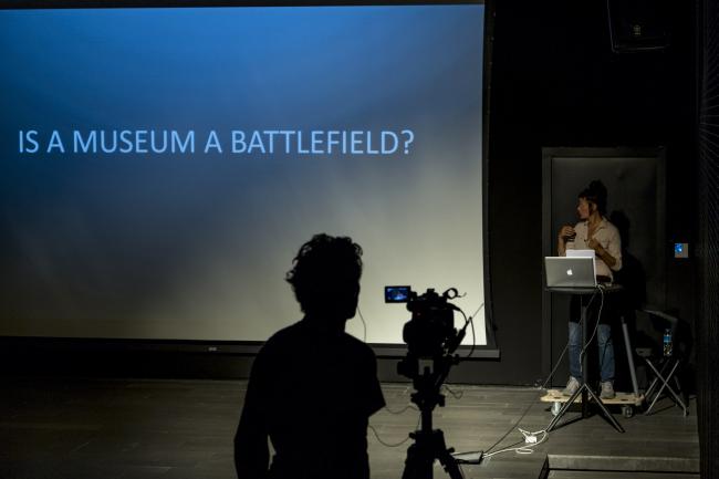 Hito Steyerl, <em>Is the Museum a battlefield?</em> [¿Es el museo un campo de batalla?, 2013]. Conferencia, 13ª Bienal de Estambul
