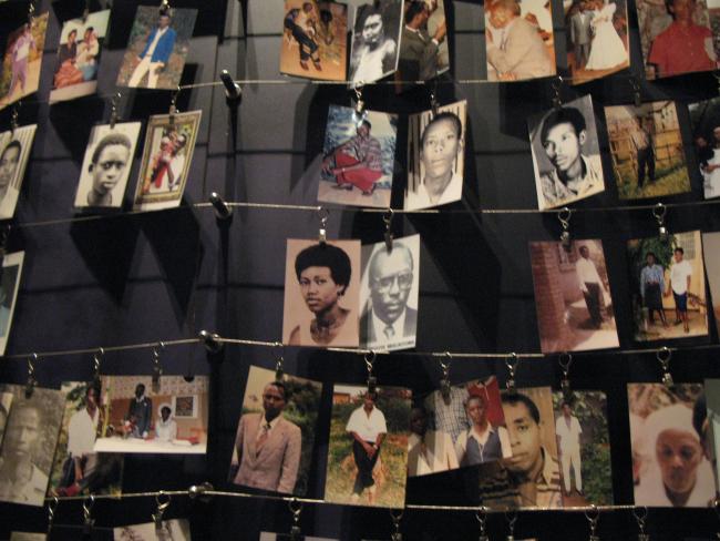 Alfredo Jaar, <em>We Wish to Inform You That We Didn't Know</em> [Deseamos informarte de que no lo sabíamos], 2010