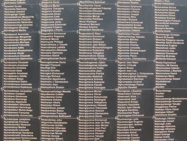 Alfredo Jaar, <em>We Wish to Inform You That We Didn't Know</em> [Deseamos informarte de que no lo sabíamos], 2010