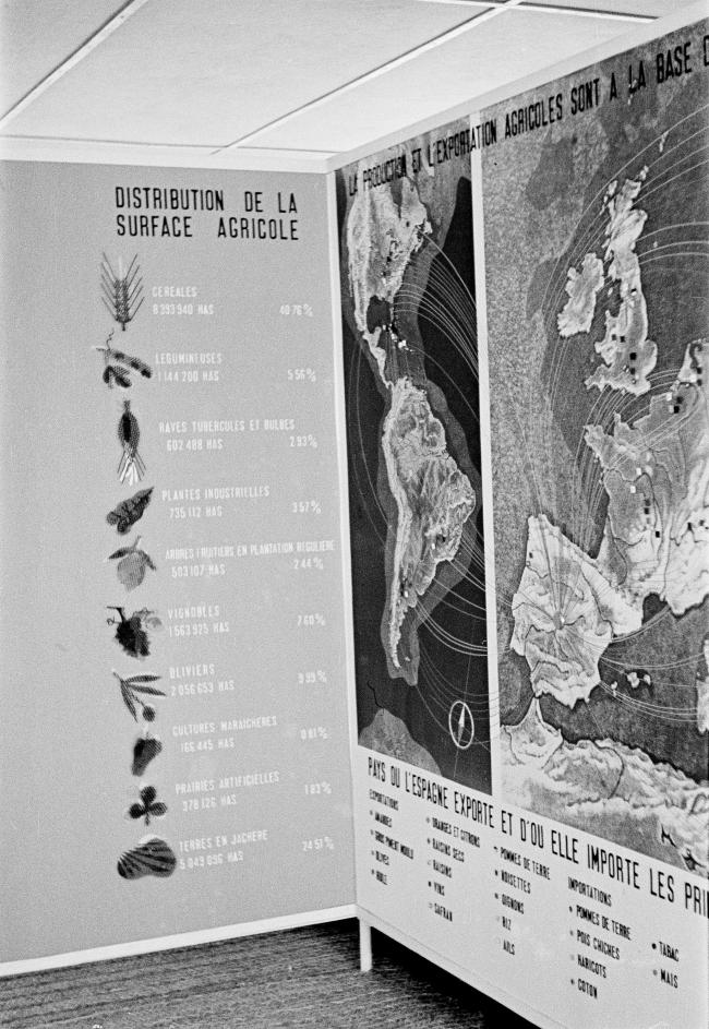 Vistas del Pabellón de España en la Exposición Internacional de las Artes y las Técnicas para la Vida Moderna