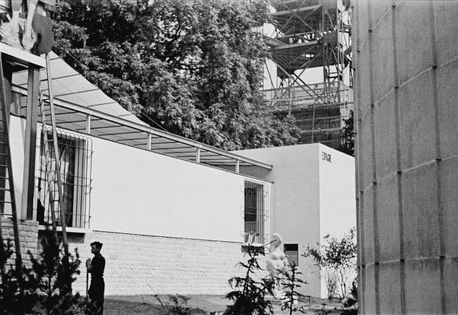 Vistas del Pabellón de España en la Exposición Internacional de las Artes y las Técnicas para la Vida Moderna