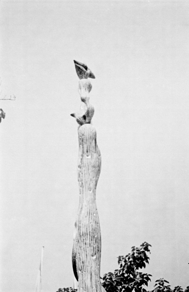 Vistas del Pabellón de España en la Exposición Internacional de las Artes y las Técnicas para la Vida Moderna