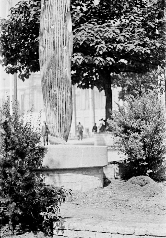 Vistas del Pabellón de España en la Exposición Internacional de las Artes y las Técnicas para la Vida Moderna