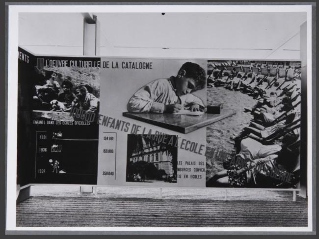 Exposition: panneau sur l'Education