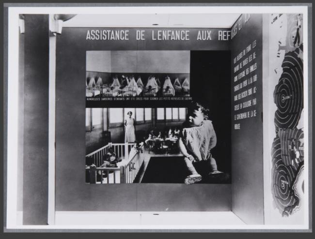 Exposition: panneau sur l'assistance aux réfugiés