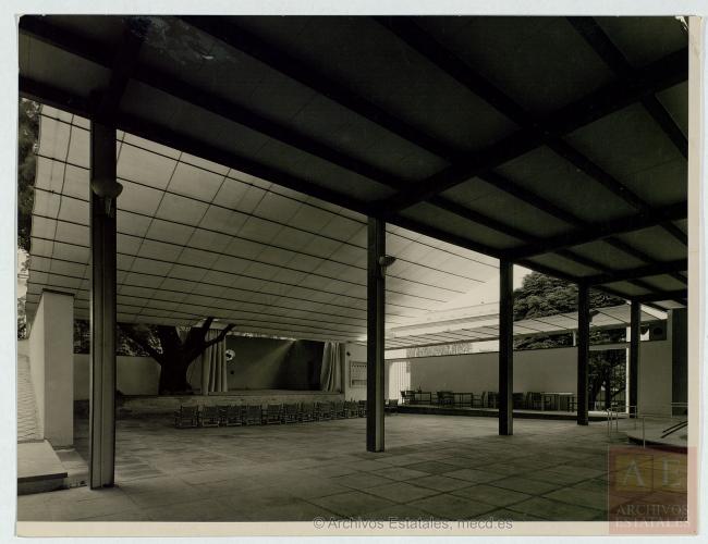 Patio auditorium sous un dais