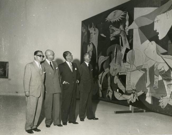 Vistas de Guernica expuesto en la II Bienal de São Paulo