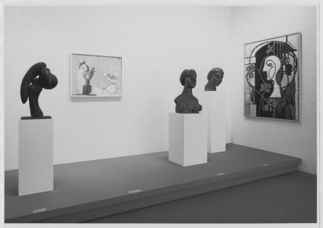 Vista de la exposición «Pablo Picasso: A Retrospective» en el Museum of Modern Art de Nueva York
