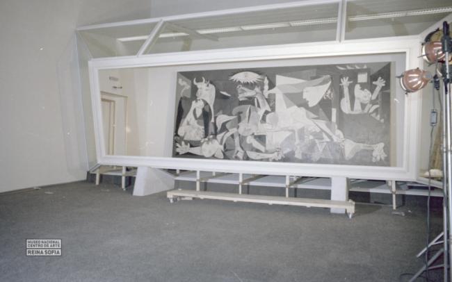 Guernica arrives in Madrid