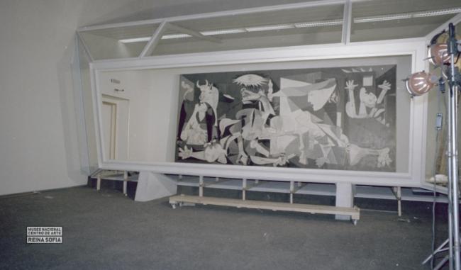 Guernica arrives in Madrid
