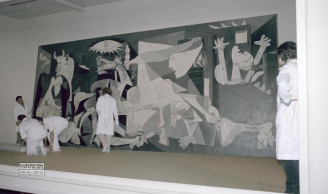 Guernica arrives in Madrid