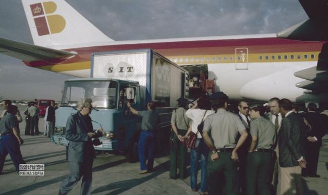 Guernica arrives in Madrid