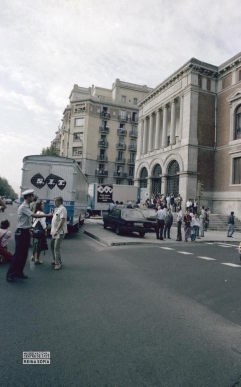 Guernica arrives in Madrid