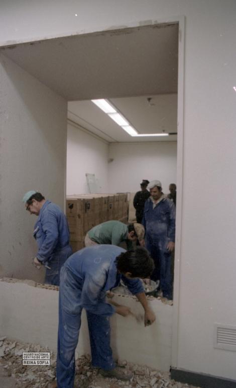 Guernica arrives in Madrid