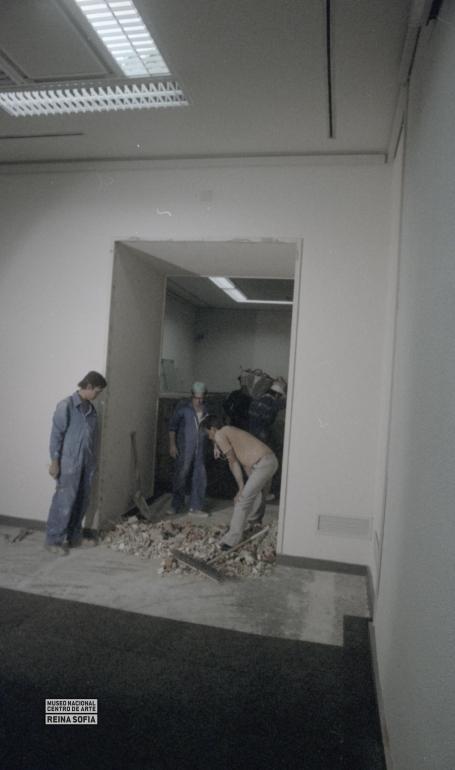 Guernica arrives in Madrid