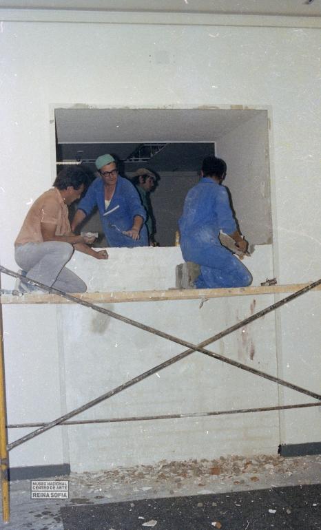 Guernica arrives in Madrid