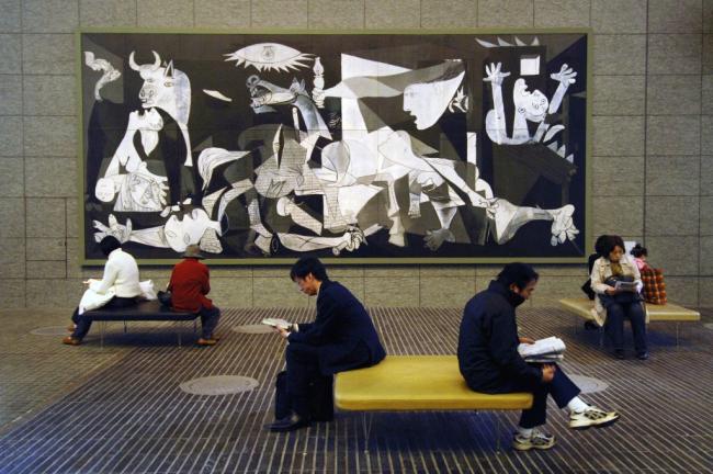 Réplica de Guernica en la plaza del centro Marunouchi Oazo de Tokio
