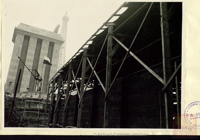 Pabellón Alemán y lateral en construcción del español