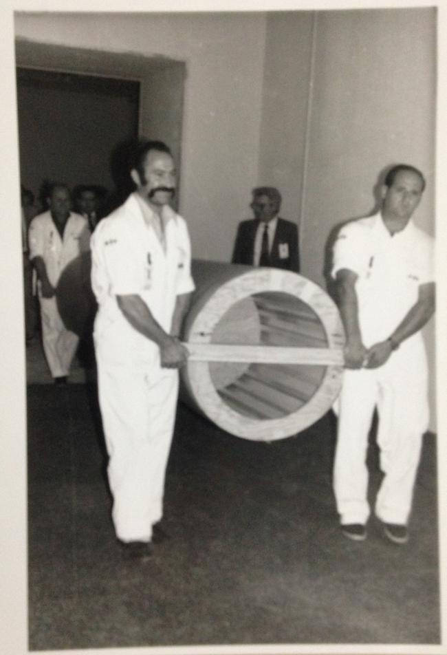 Montaje de Guernica en el Casón del Buen Retiro