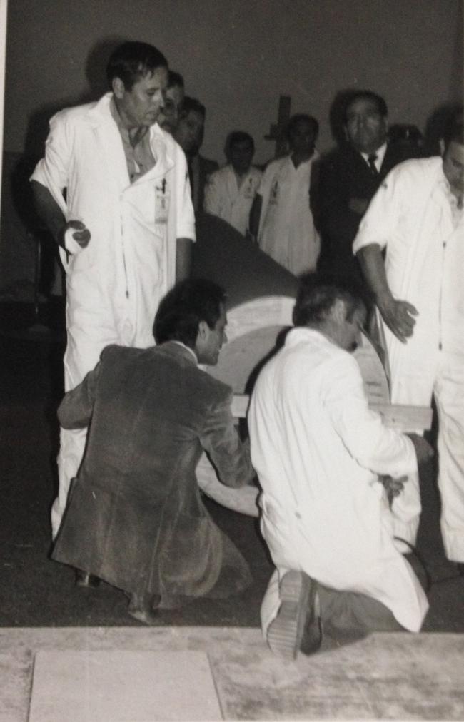 Montaje de Guernica en el Casón del Buen Retiro