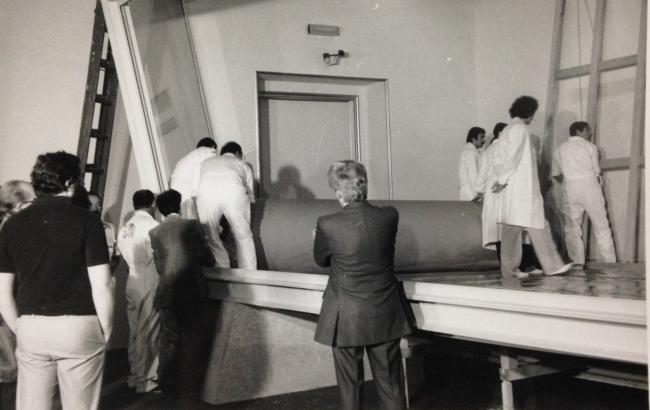 Montaje de Guernica en el Casón del Buen Retiro