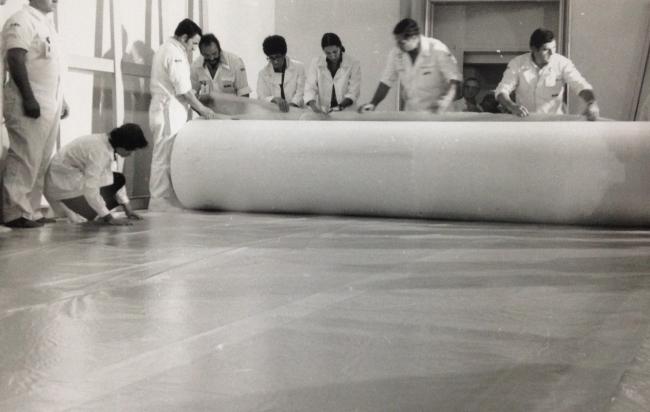 Montaje de Guernica en el Casón del Buen Retiro