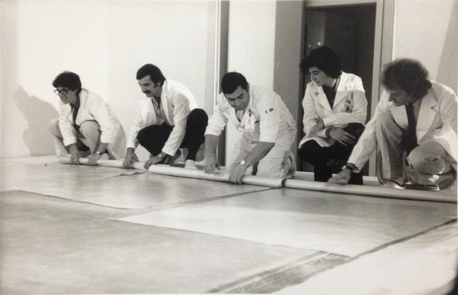 Montaje de Guernica en el Casón del Buen Retiro