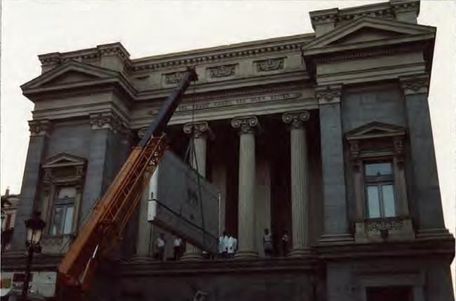 Guernica saliendo del Casón del Buen Retiro