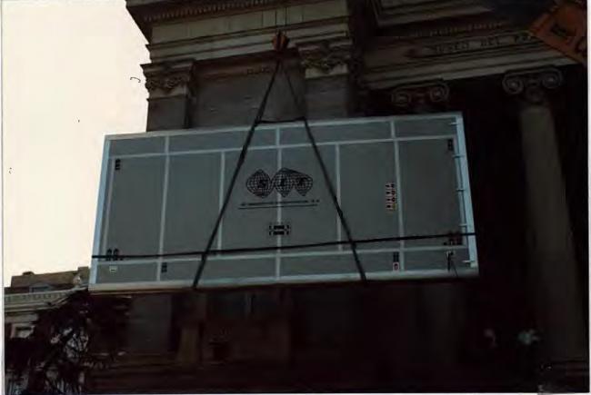 Guernica saliendo del Casón del Buen Retiro