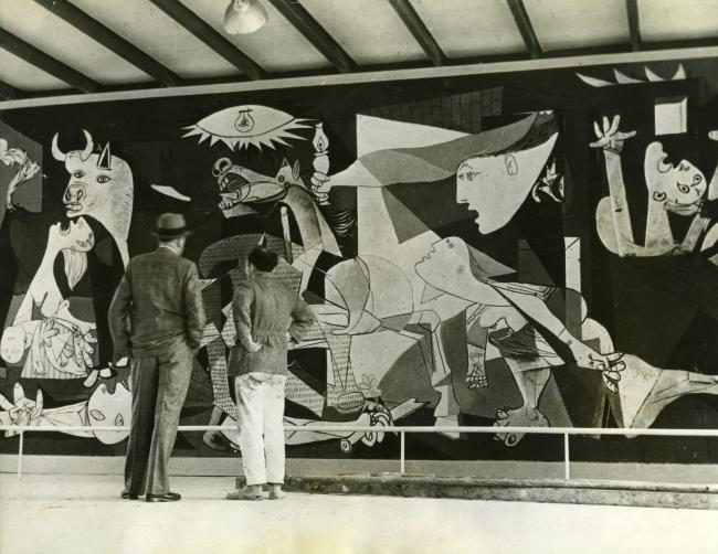 EN Guernica en la Exposición Internacional de París 1937