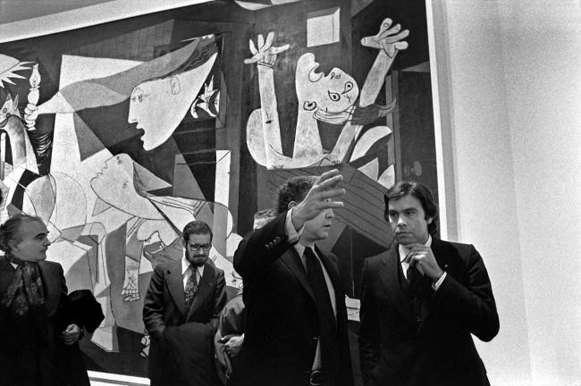 Felipe González ante Guernica