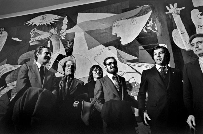 Felipe González ante Guernica