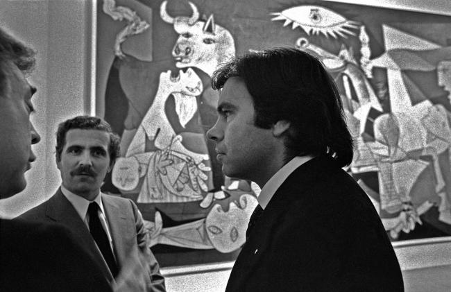 Felipe González ante Guernica