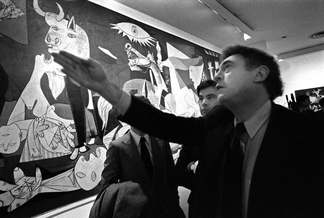 Felipe González ante Guernica