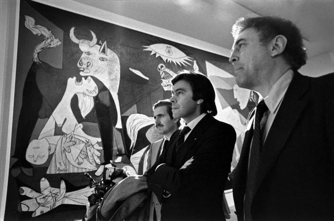 Felipe González ante Guernica