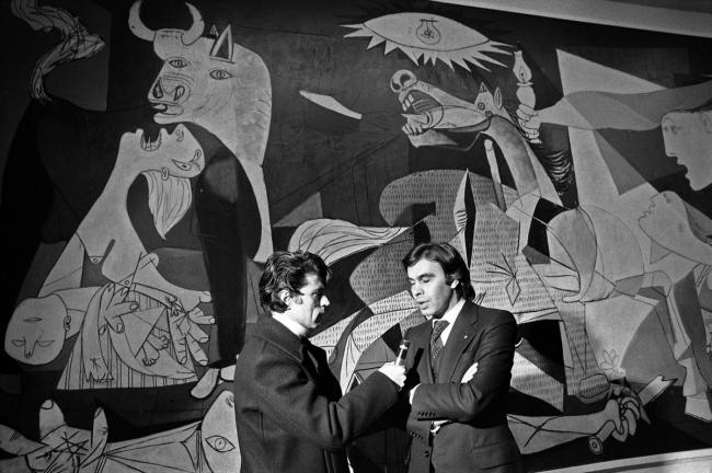 Felipe González ante Guernica