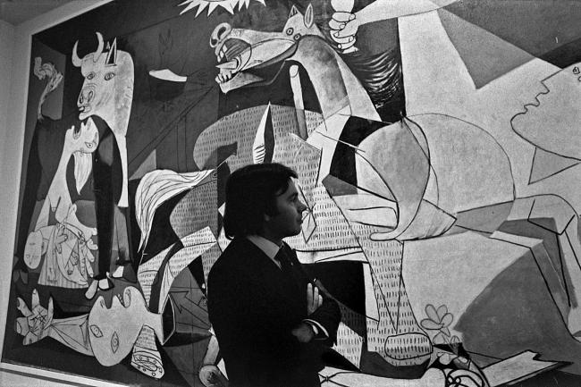 Felipe González ante Guernica