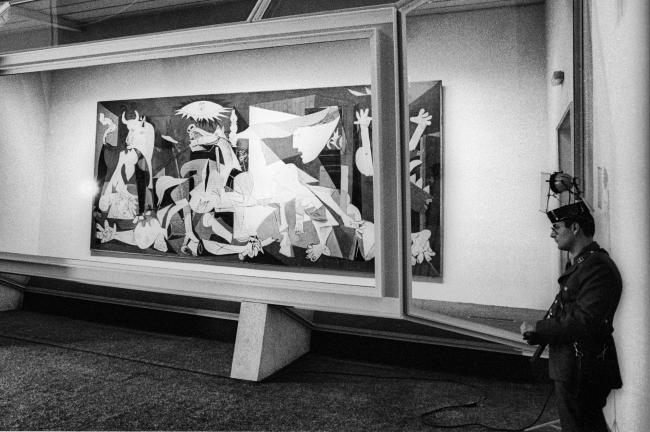 Fotografías de Guernica en el Casón del Buen Retiro