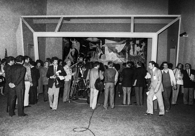 Fotografías de Guernica en el Casón del Buen Retiro