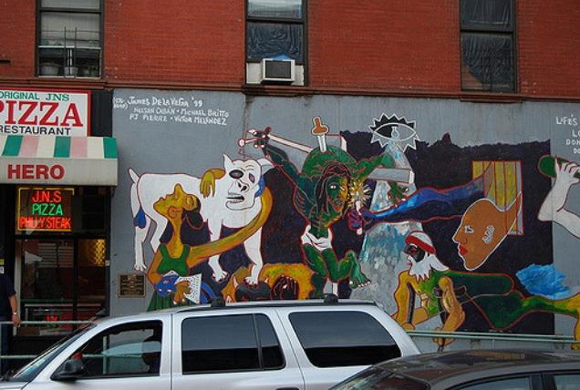 Graffiti con motivos de Guernica en Harlem