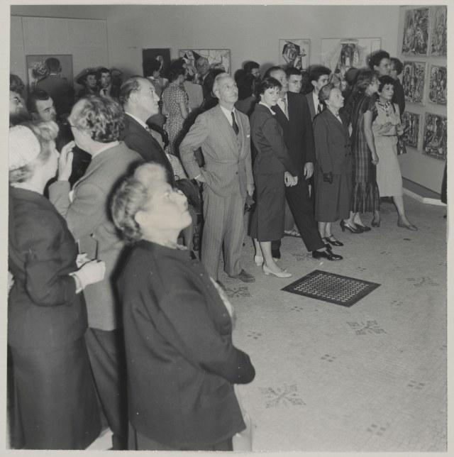 Visitors to the exhibition Picasso at the Musée des Arts Décoratifs