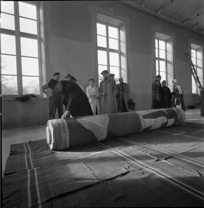 EN Fotografías del montaje y la exposición  «Guernica, avec 60 études» del Nationalmuseum