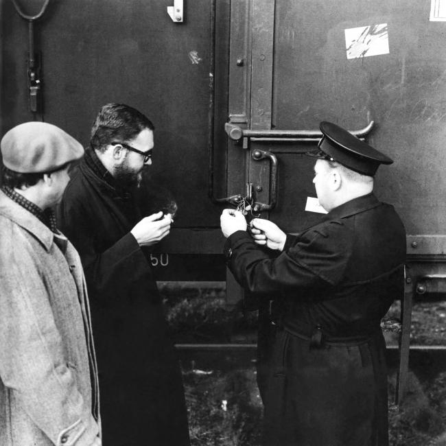 EN Fotografías del montaje y la exposición  «Guernica, avec 60 études» del Nationalmuseum