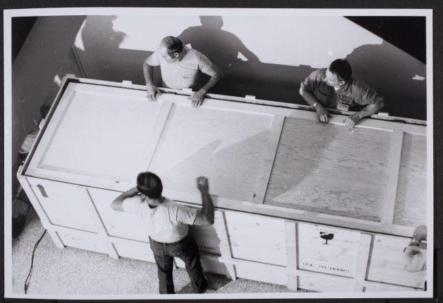 Fotografías del desmontaje de Guernica en el Museum of Modern Art de Nueva York para su posterior traslado a Madrid