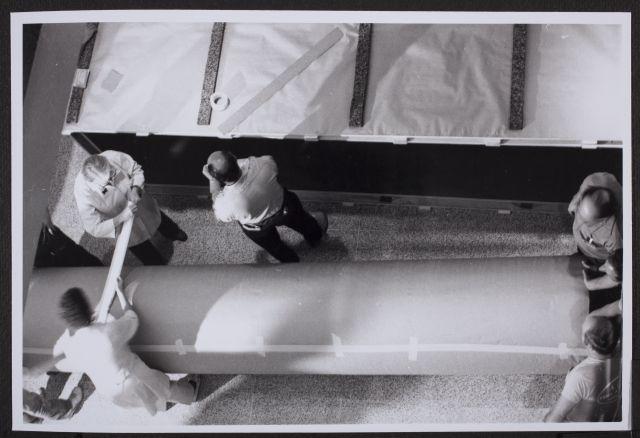 Fotografías del desmontaje de Guernica en el Museum of Modern Art de Nueva York para su posterior traslado a Madrid